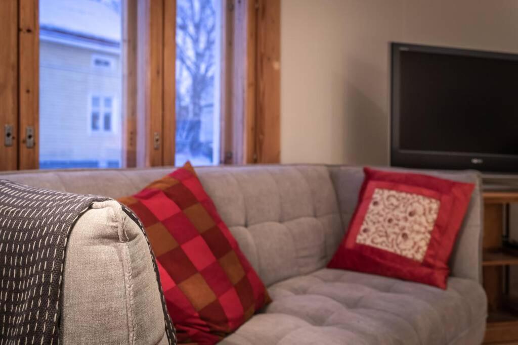 Cozy 1 Bedroom Apt And Free Parking By The Railway Station Oulu Bagian luar foto
