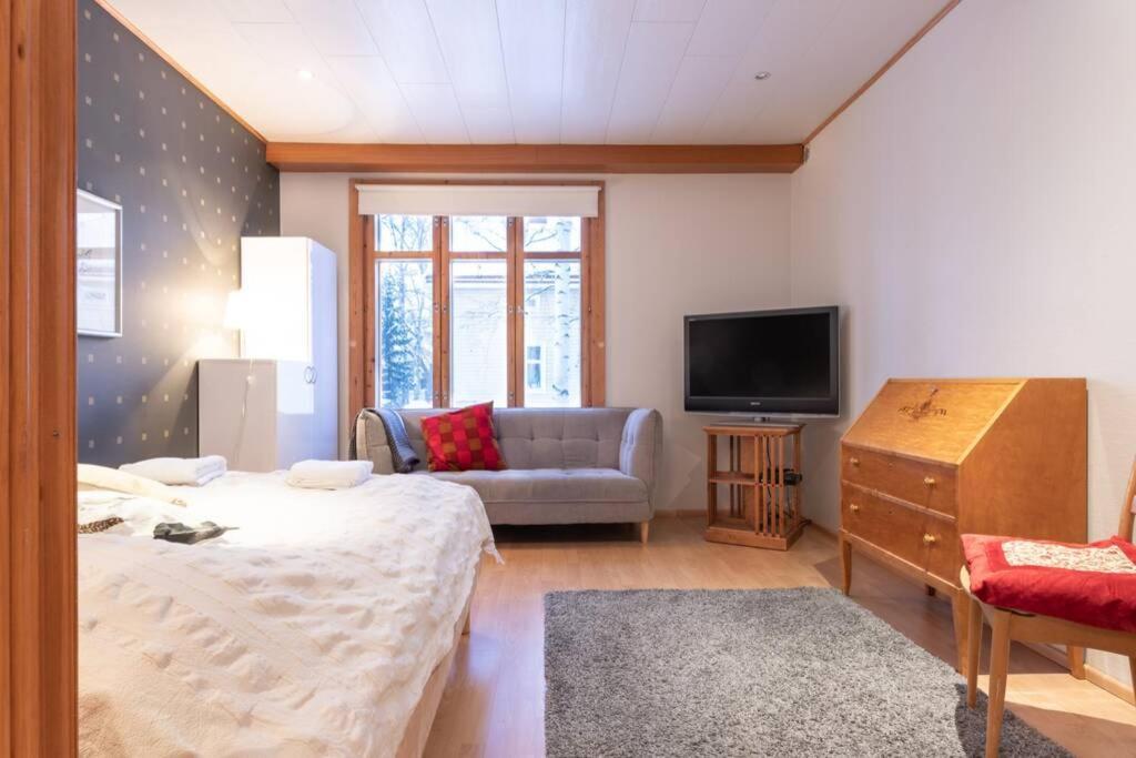 Cozy 1 Bedroom Apt And Free Parking By The Railway Station Oulu Bagian luar foto